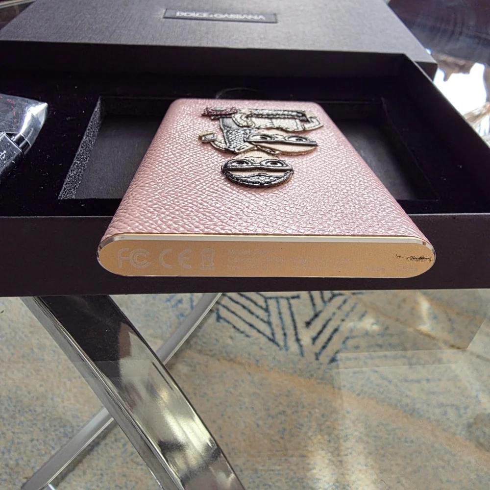Dolce & Gabbana Pink Power Bank - Picture 5 of 5
